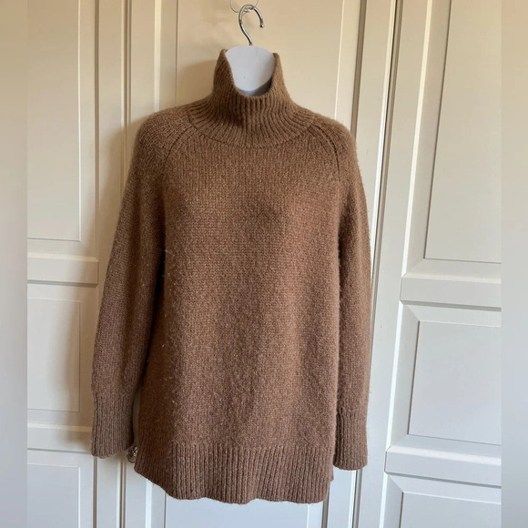 The Group by Babaton Aritizia
Day Off Turtleneck in Camel Size Small 100% Alpaca - Picture 6 of 15